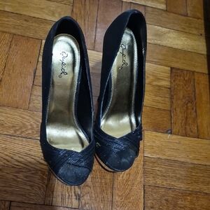 Qupid Black Peep Toe Heels